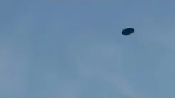 Motorista se assusta e filma suposto OVINI em estrada 