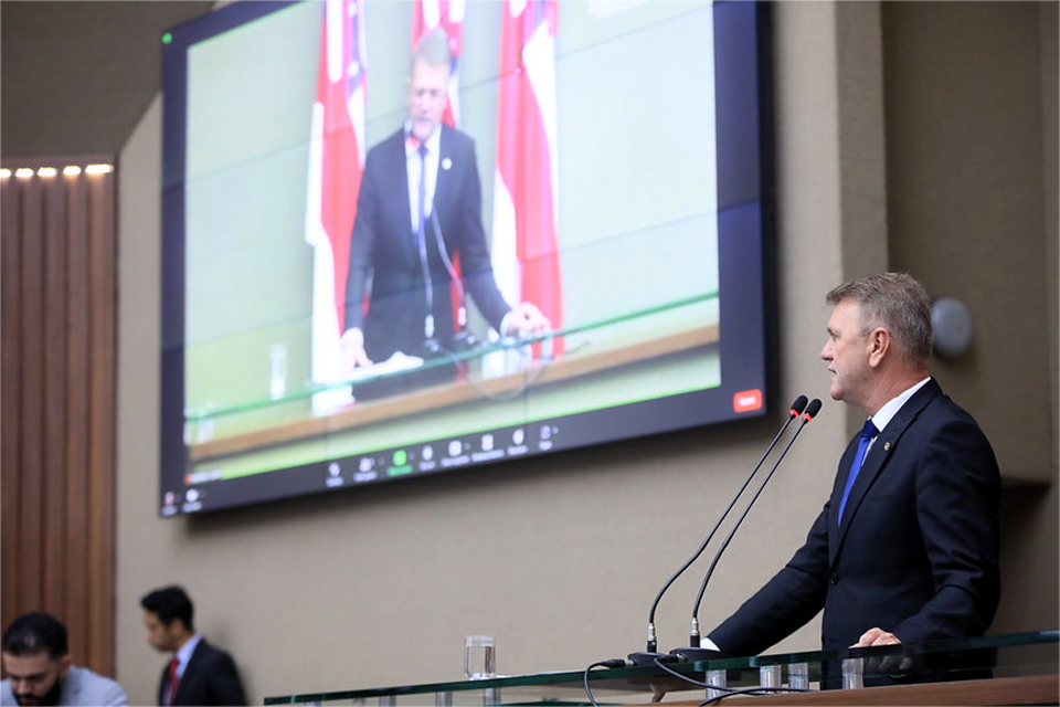 Luizinho Goebel cobra respeito das companhias aéreas durante reunião do Parlamento Amazônico