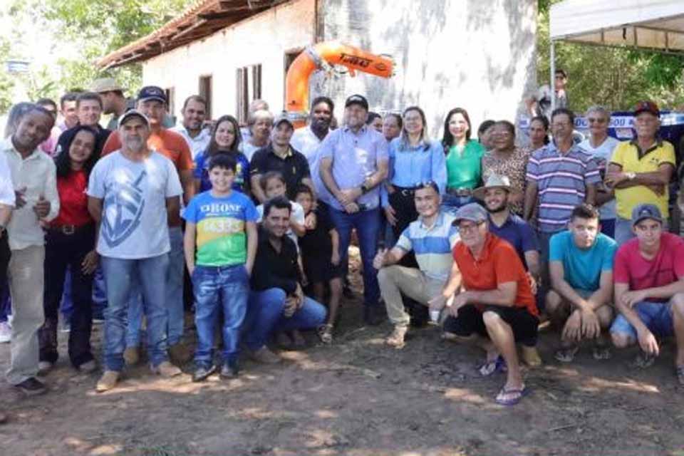  Prefeitura de Pimenta Bueno participa de entrega de importantes implementos agrícolas à Associação