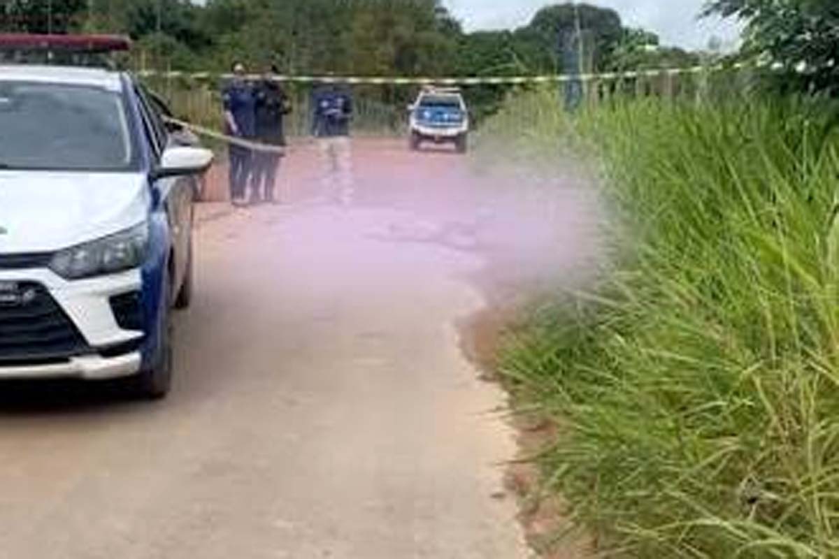 Homem é encontrado morto com pés e mãos amarrados às margens de estrada