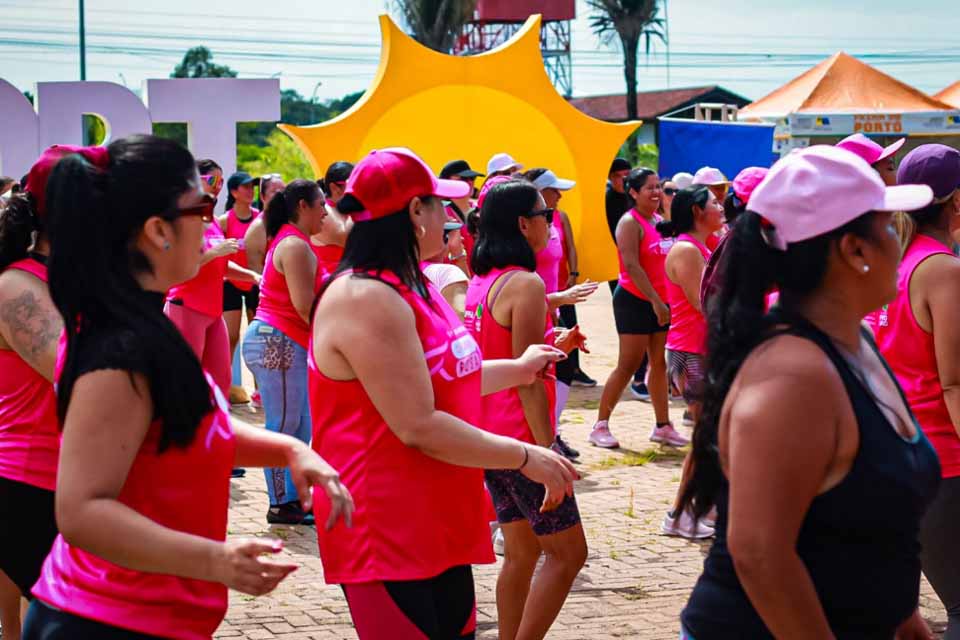 Caminhada “Passos que Florescem” colore o Espaço Alternativo em alusão ao Outubro Rosa