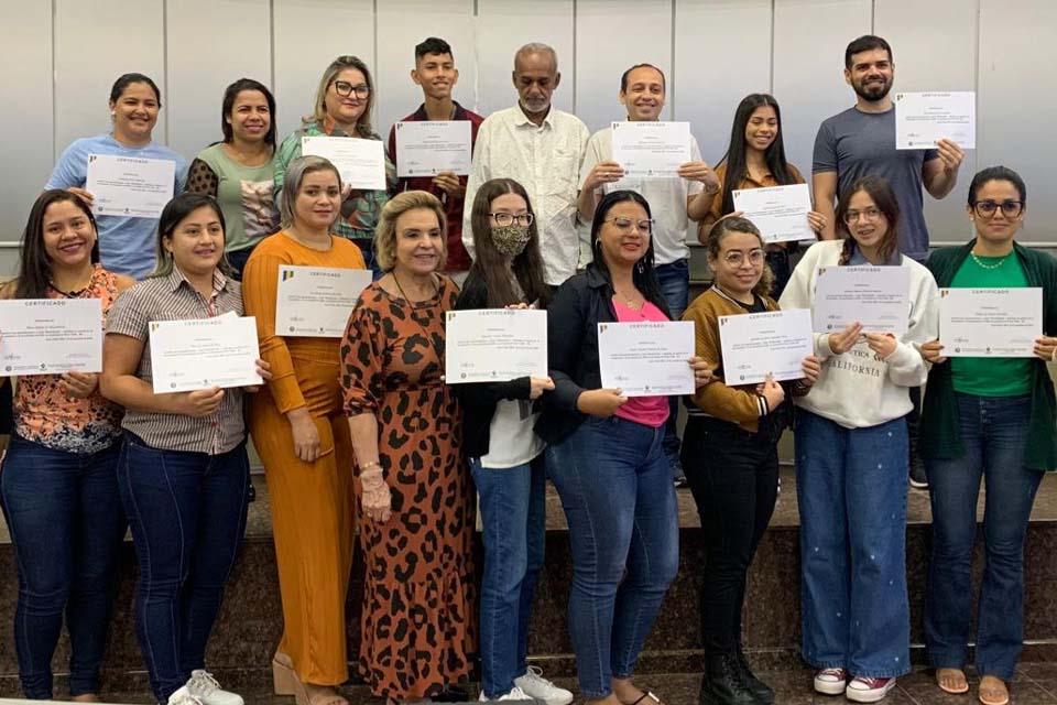 Concluídos cursos e dois em andamento na Escola do Legislativo 