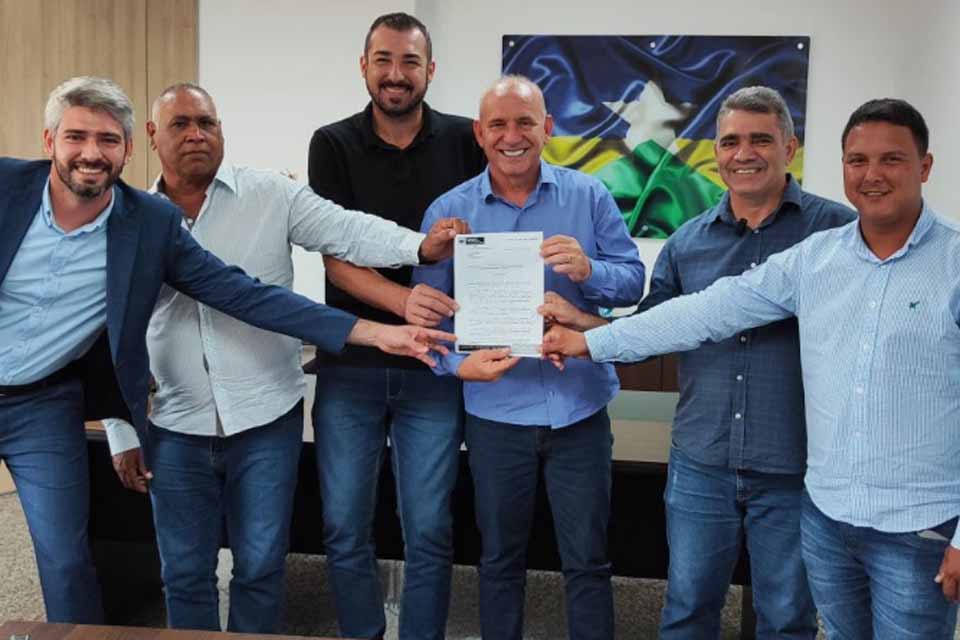 Tá na conta: Ezequiel Neiva reforça compromisso com Cerejeiras e investe R$ 1 milhão na saúde