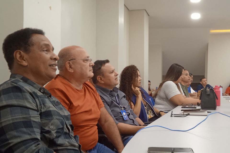 Fiscais da vigilância sanitária recebem capacitação sobre testes rápidos realizados em farmácias