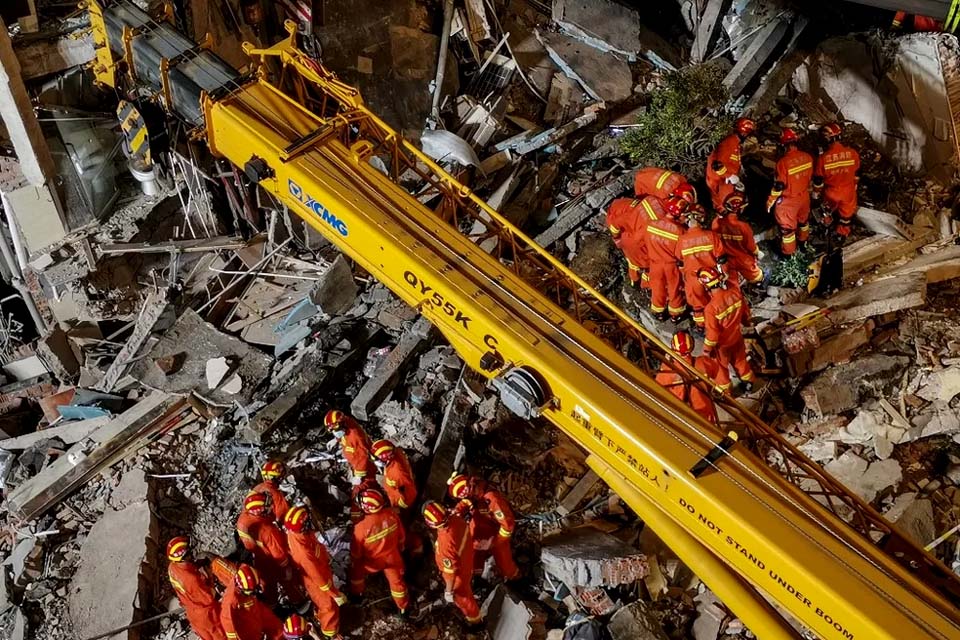 Desabamento de hotel na China deixa 8 mortos e 9 desaparecidos