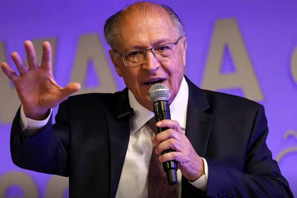 Governo vai trabalhar para reverter taxação dos EUA, diz Alckmin