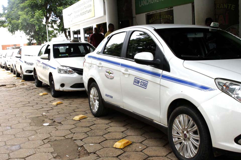 Taxistas autorizados têm 45 dias para legalizar na Agero o transporte alternativo entre cidades de Rondônia