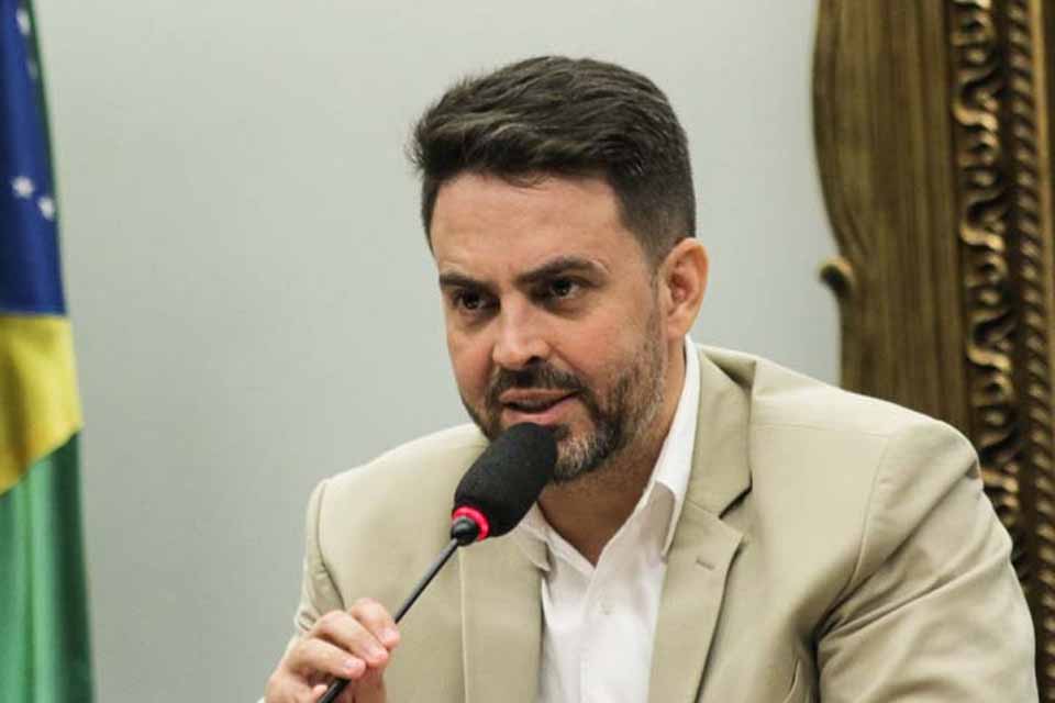 Léo Moraes mostra produção parlamentar e aproveita para felicitar os rondonienses