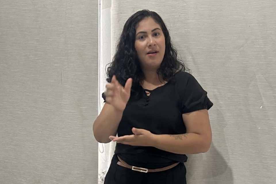 Prefeitura de Porto Velho agora conta com tradutora e intérprete da Língua Brasileira de Sinais