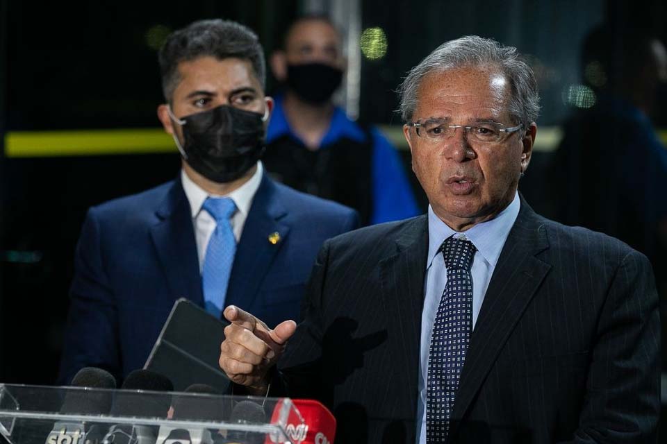Até o governista de Rondônia Marcos Rogério quer questionar Paulo Guedes sobre o “caos” envolto à alta dos combustíveis
