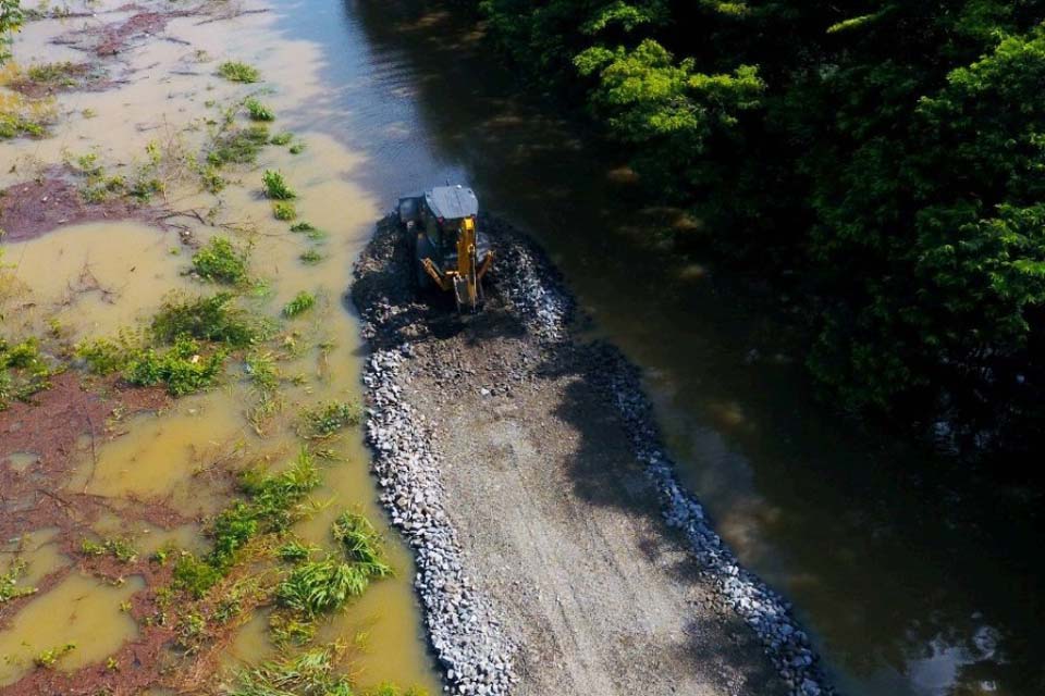Apesar de previsão de liberação, BR 364 continua interditada parcialmente no Km 540