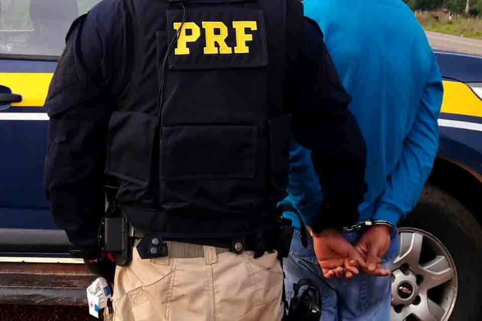 Homem é preso com quase três quilos de cocaína na BR 364