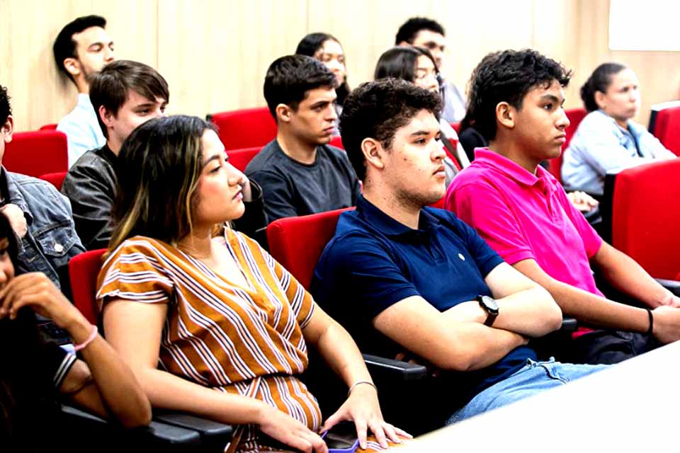 Casa de Leis promove diálogo contínuo sobre Saúde Mental no Setembro Amarelo
