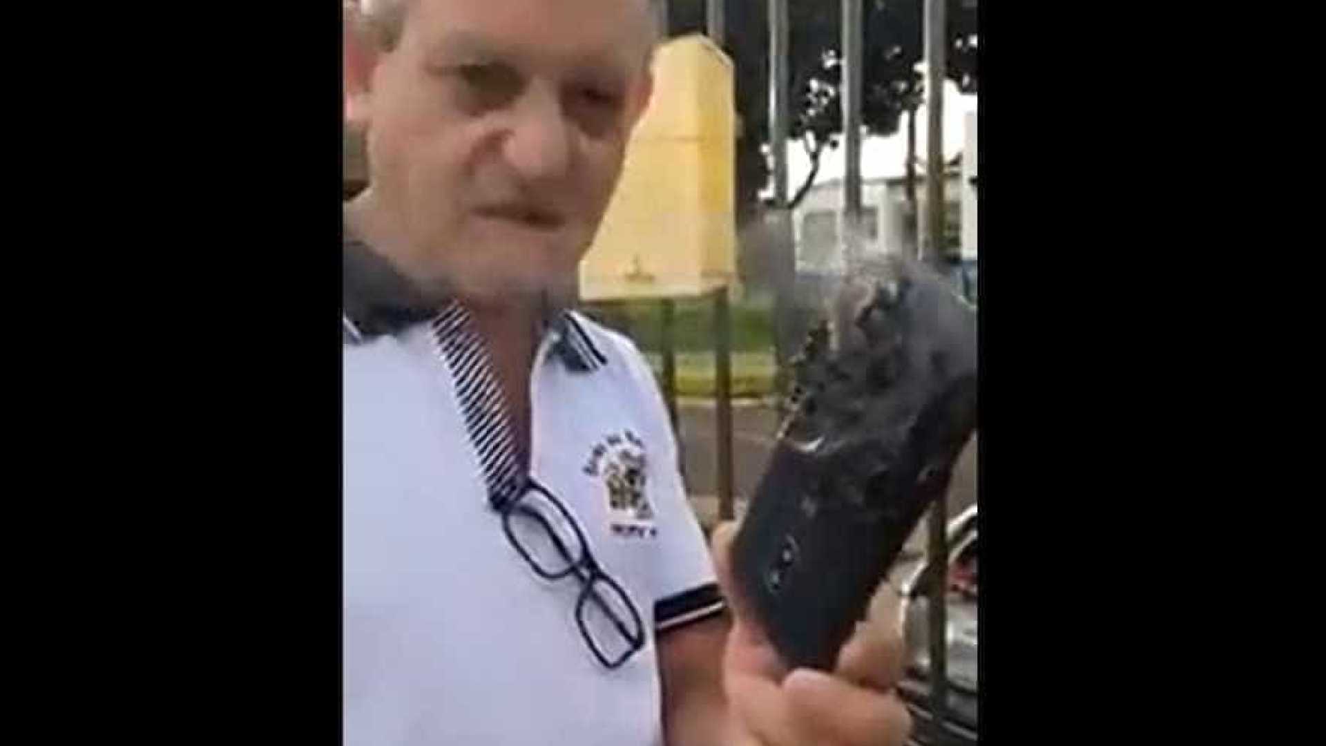 Moto G4 pega fogo dentro do bolso de político 