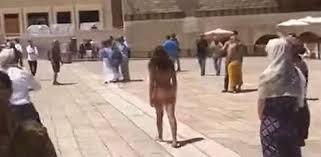 Mulher fica nua no Muro das Lamentações e é presa