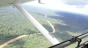 Piloto faz pouso forçado em meio a selva amazônica