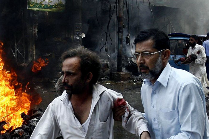 Atentado contra mesquita xiita no Paquistão mata mais de 20