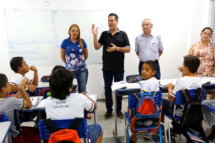 Maurão de Carvalho visita escola em Jaru e prestigia abertura da Expovale