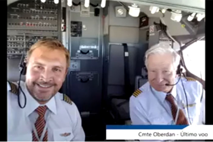 Comandante comove passageiros em último voo da carreira