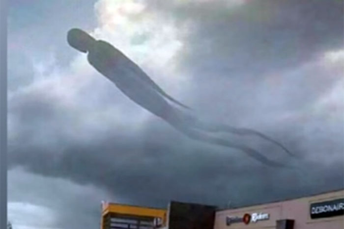 Criatura estranha e vista no céu da Zámbia 