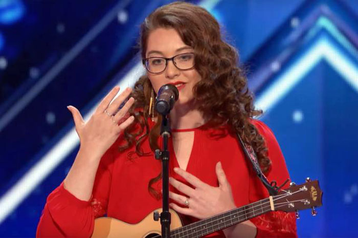 Cantora surda emociona plateia em programa de calouros