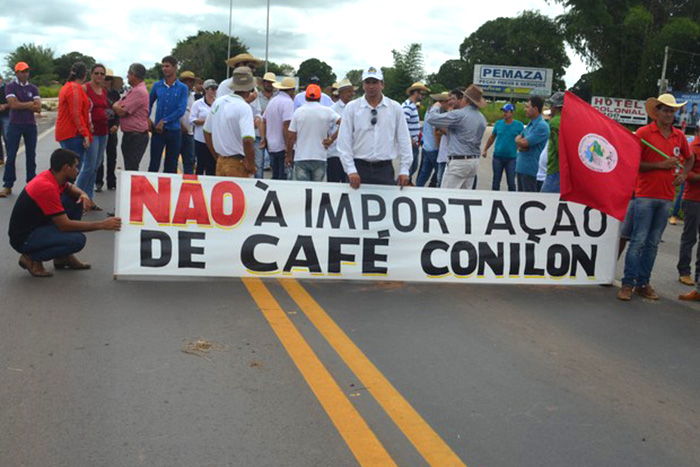 Cafeicultores fazem protesto contra importação do café conilon