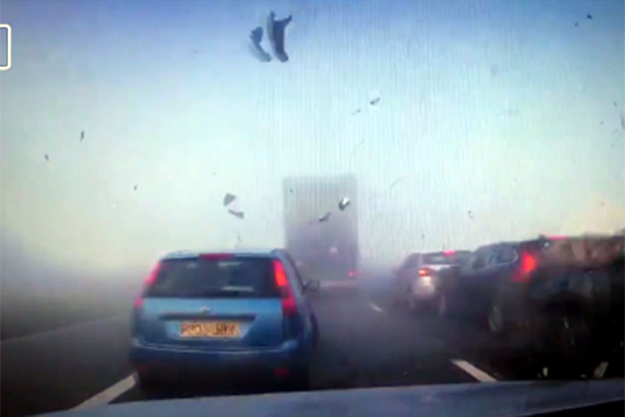 Neblina causa acidente assustador na Inglaterra