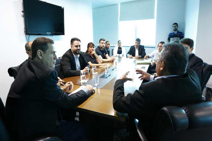 Governador Maurão se reúne com policiais civis e atende reivindicações de prefeitos