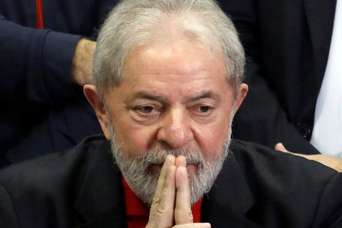 Lula pede restituição de R$ 300 mil da OAS por apartamento no Guarujá