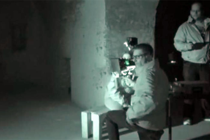 Suposto ‘fantasma’ ataca cameraman durante gravação