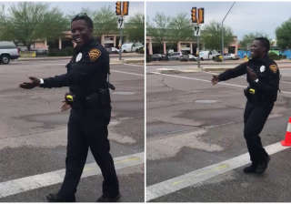 Policial dança no trânsito e diverte motoristas 