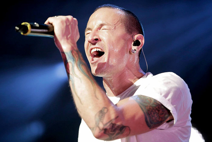 Chester Bennington, vocalista do Linkin Park, é encontrado morto, diz site