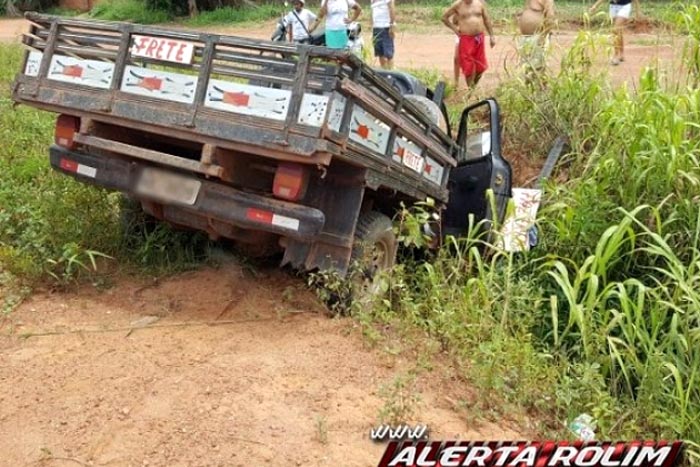Roda de caminhonete se solta e deixa três crianças feridas em Rolim de Moura