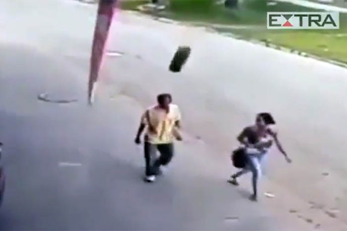 Idoso é atingido por pneu de carro e sobrevive