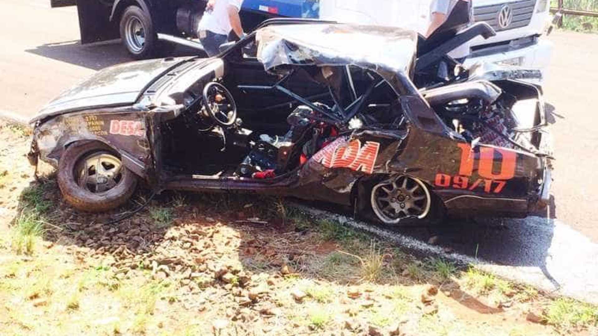 Piloto de arrancada se fere gravemente em competição