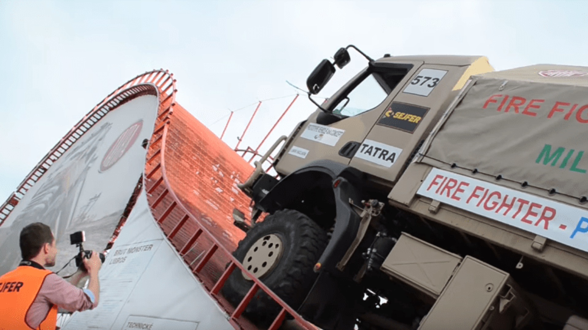 Caminhão bate recorde impressionante de subida