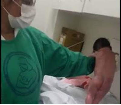 Bebê caminha ao nascer e vídeo viraliza na internet