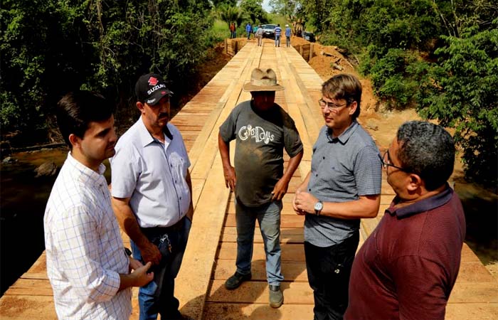 Ponte sobre rio Ubirajara que foi queimada é reconstruída e acesso é liberado novamente