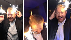 Homem queima cabelo  com artigo pirotécnico