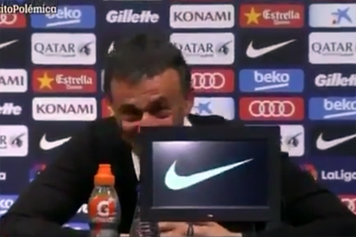 Jornalista dorme durante entrevista coletiva com técnico do Barça