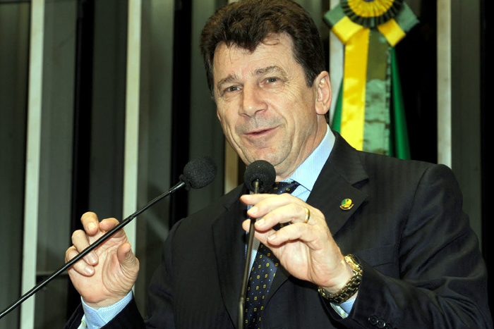 Cassol criticando delegado da PF é “humor negro”, diz jornalista