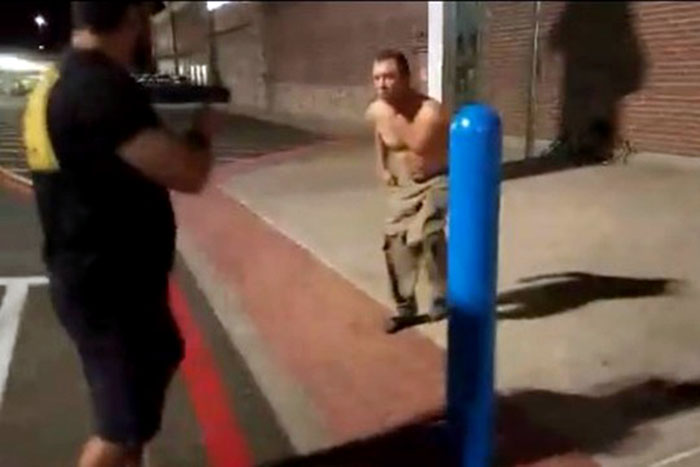 Bêbado tenta bater em ex lutador do UFC