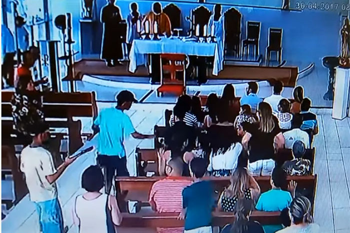 Criminosos realizam arrastão em igreja durante celebração de missa em Aracaju