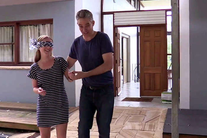 Pai engana filha com 