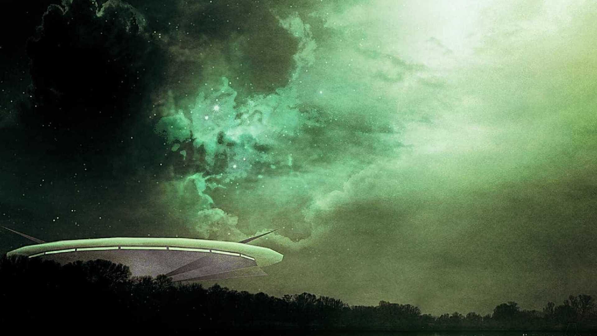 Objeto voador é filmado no céu na Inglaterra