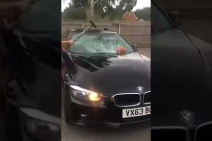 Mulher traída destrói  BMW do marido 