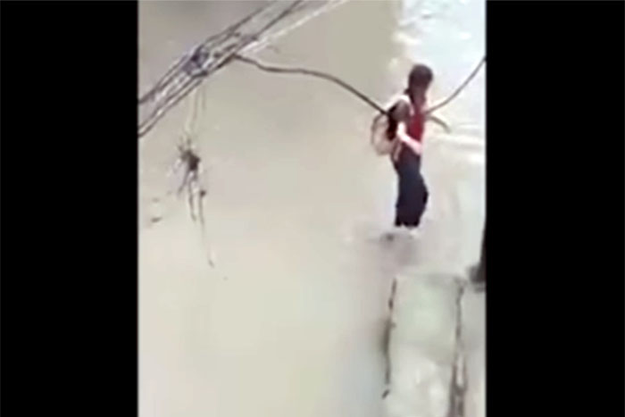 Nepal - Menina desaparece em enchente e só ressurge no final da rua