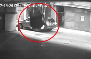 Carro cai de sétimo andar e quase acerta homem