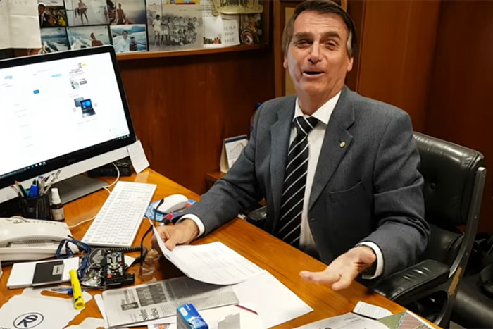 Deputado Jair Bolsonaro brinca por ficar fora da lista de Fachin