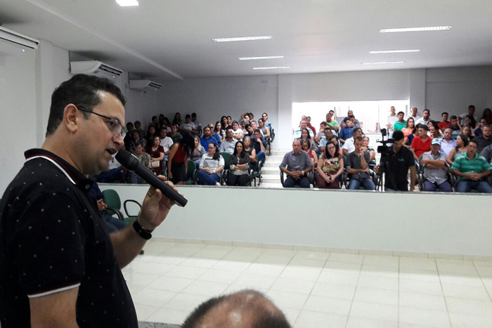 Ezequiel prestigia inauguração do prédio cedido pela Câmara de Machadinho à prefeitura